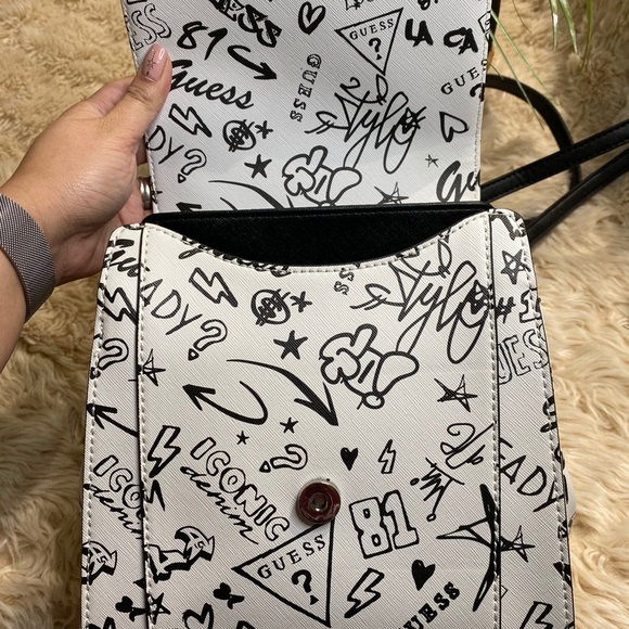 Authentic Guess Backpack - Picture 4 of 7